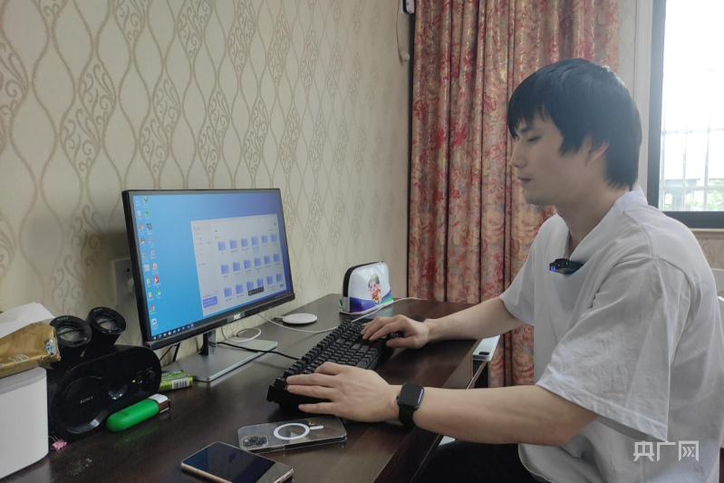 【奋斗者 正青春】“90后”亚残冠军楼陈泉:互联网上铺“盲道” 让视障者无障碍通行